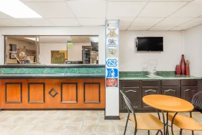 Photo 2 - Super 8 by Wyndham Greensboro