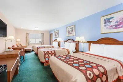 Photo 5 - Super 8 by Wyndham Greensboro