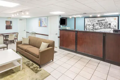 Photo 4 - Super 8 by Wyndham Decatur/Lithonia/Atl Area