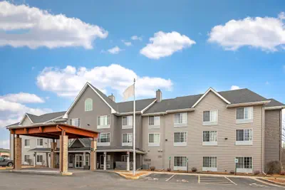 Photo 2 - Country Inn & Suites by Radisson, West Bend, WI