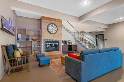 Photo 4 - Country Inn & Suites by Radisson, West Bend, WI