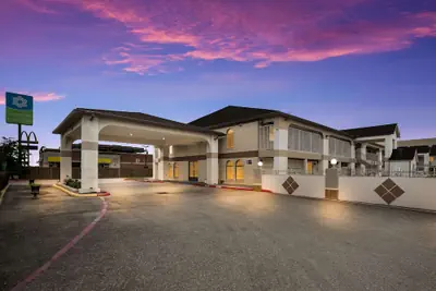 Photo 2 - SureStay Hotel by Best Western Deer Park