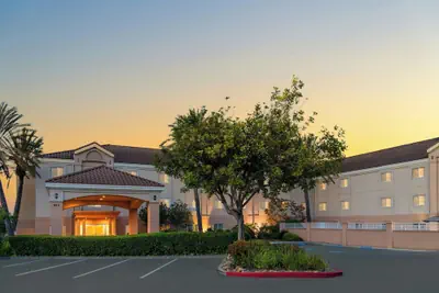 Photo 2 - Fairfield Inn & Suites by Marriott San Francisco San Carlos