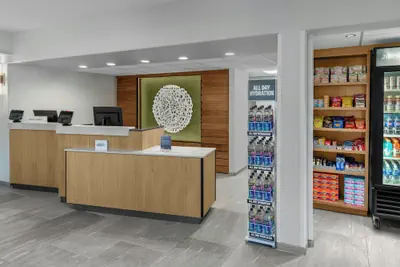 Photo 3 - Fairfield Inn & Suites by Marriott San Francisco San Carlos