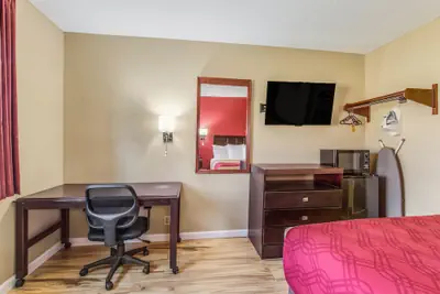 Photo 5 - Econo Lodge Shelbyville