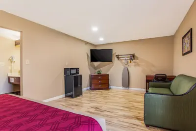 Photo 4 - Econo Lodge Shelbyville