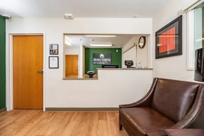 Photo 4 - HomeTowne Studios by Red Roof Fresno - West