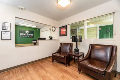 Photo 2 - HomeTowne Studios by Red Roof Fresno - West