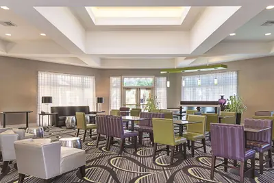 Photo 3 - La Quinta Inn & Suites by Wyndham Ontario Airport