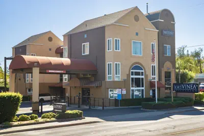 Photo 2 - Hotel Vinea, a Travelodge by Wyndham