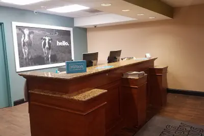 Photo 5 - Hampton Inn & Suites Kansas City-Merriam
