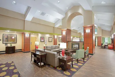 Photo 4 - Hampton Inn & Suites Kansas City-Merriam