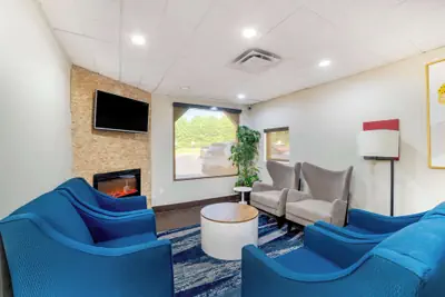 Photo 3 - Comfort Inn Asheville Airport