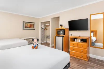 Photo 4 - Anaheim Islander Inn and Suites