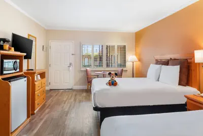 Photo 2 - Anaheim Islander Inn and Suites