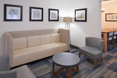 Photo 4 - Holiday Inn Express & Suites Sioux Falls At Empire Mall by IHG