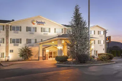 Photo 2 - Comfort Suites Yakima