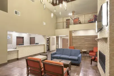 Photo 3 - Comfort Suites Yakima