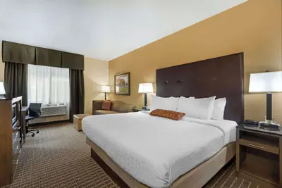 Photo 2 - Best Western Plus Yakima Hotel