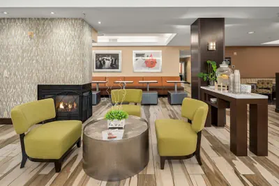 Photo 4 - Hampton Inn & Suites Seattle-North/Lynnwood