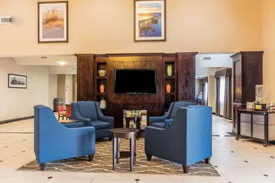 Photo 3 - Comfort Inn & Suites Crystal Inn Sportsplex
