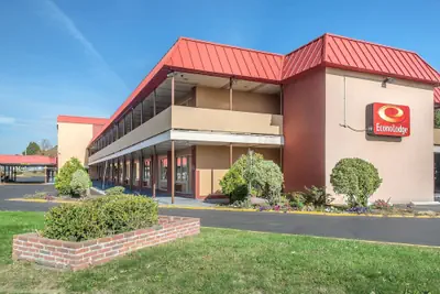 Photo 2 - Econo Lodge West Haven