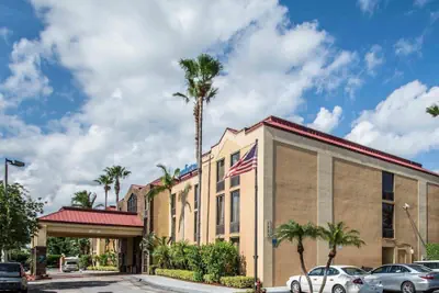 Photo 2 - Comfort Inn & Suites Lantana - West Palm Beach South