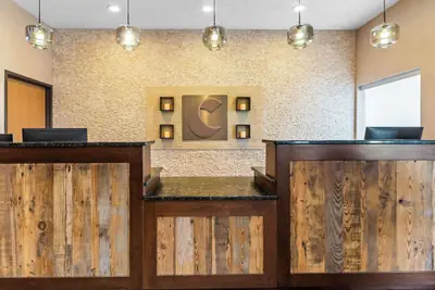 Photo 4 - Comfort Suites Vincennes