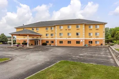 Photo 2 - Comfort Inn Muscatine near Hwy 61