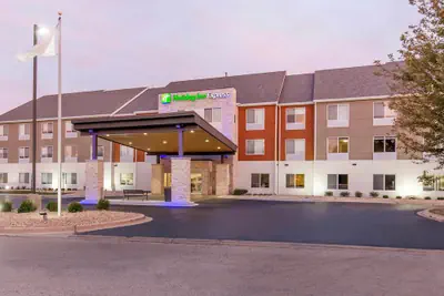 Photo 2 - Holiday Inn Express & Suites Chicago West - St Charles by IHG