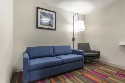 Photo 4 - Holiday Inn Express & Suites Chicago West - St Charles by IHG