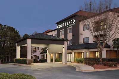Photo 2 - Courtyard Suwanee by Marriott