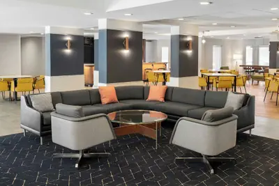 Photo 4 - Courtyard by Marriott Cleveland Airport South