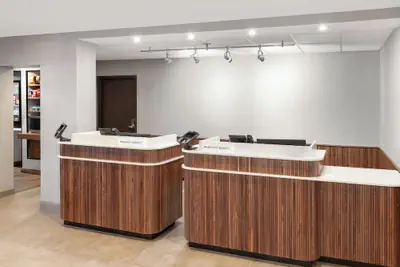 Photo 5 - Courtyard by Marriott Cleveland Airport South