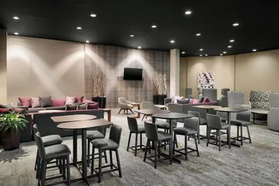 Photo 3 - Courtyard by Marriott Milwaukee Downtown