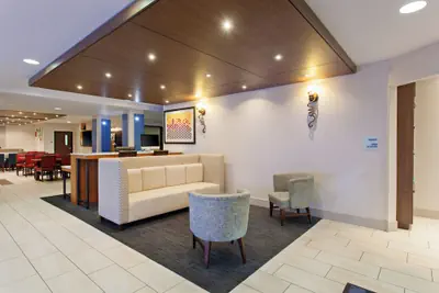 Photo 3 - Holiday Inn Express Hotel & Suites Oakland-Airport by IHG