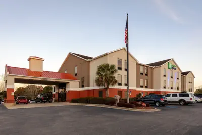 Photo 2 - Holiday Inn Express & Suites Milton East I-10 by IHG
