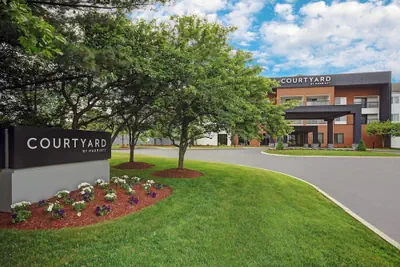 Photo 2 - Courtyard by Marriott Raynham
