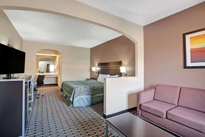 Photo 2 - Days Inn & Suites by Wyndham Houston North/Spring