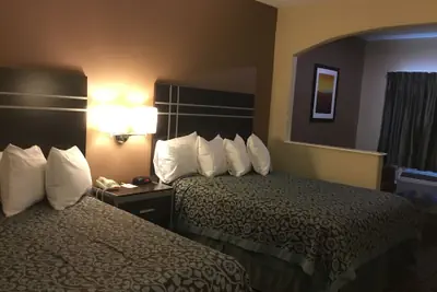 Photo 5 - Days Inn & Suites by Wyndham Houston North/Spring