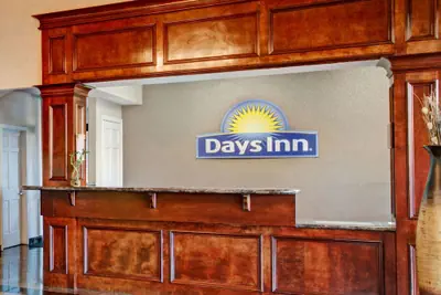 Photo 3 - Days Inn & Suites by Wyndham Houston North/Spring