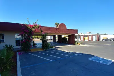 Photo 2 - La Plaza Inn Los Banos