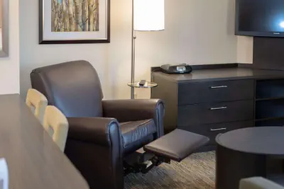 Photo 4 - Sonesta Simply Suites Cleveland North Olmsted Airport