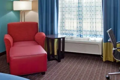 Photo 5 - Holiday Inn Express & Suites North Kansas City by IHG