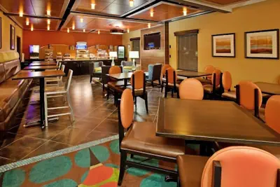 Photo 3 - Holiday Inn Express & Suites North Kansas City by IHG