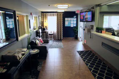 Photo 3 - Sonesta Simply Suites Columbus Airport Gahanna