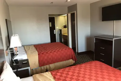 Photo 5 - Express Inn