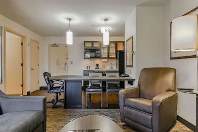 Photo 3 - Sonesta Simply Suites Oklahoma City Airport