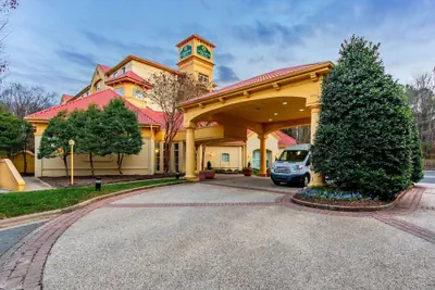 Photo 2 - La Quinta Inn & Suites by Wyndham Raleigh/Durham Southpoint
