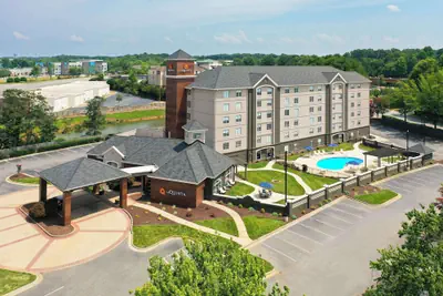 Photo 2 - La Quinta Inn & Suites by Wyndham Greensboro NC